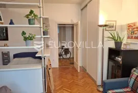 Zagreb, Centar, Palmotićeva dvosoban stan, 70 m2 NKP, parking, Zagreb, Appartement