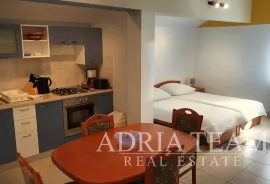 VILA SA 7 APARTMANA, POGLED NA MORE - DIKLO, ZADAR, Zadar, Casa