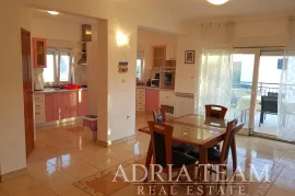 VILA SA 7 APARTMANA, POGLED NA MORE - DIKLO, ZADAR, Zadar, Σπίτι