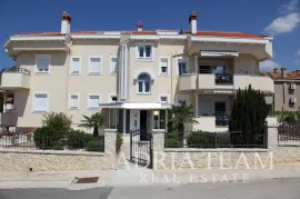 VILA SA 7 APARTMANA, POGLED NA MORE - DIKLO, ZADAR, Zadar, Maison