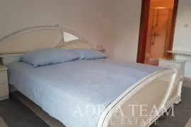 VILA SA 7 APARTMANA, POGLED NA MORE - DIKLO, ZADAR, Zadar, Maison