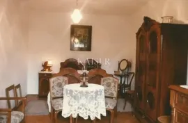 Novi Vinodolski - starina sa okućnicom, Novi Vinodolski, Casa