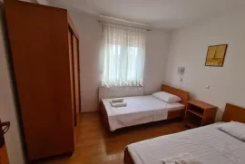 Istra, Umag, okolica – kuća sa 7 apartmana i bazenom u blizini mora, Umag, Σπίτι