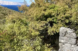 NOVI VINODOLSKI, SIBINJ KRMPOTSKI - Veliki teren sa urušenom starom kućom, Novi Vinodolski, Terreno