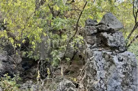 NOVI VINODOLSKI, SIBINJ KRMPOTSKI - Veliki teren sa urušenom starom kućom, Novi Vinodolski, Terreno