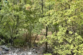 NOVI VINODOLSKI, SIBINJ KRMPOTSKI - Veliki teren sa urušenom starom kućom, Novi Vinodolski, Terreno