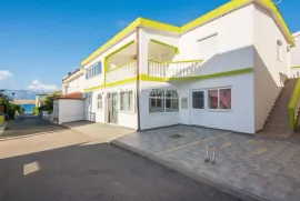 Apartman na Viru, Vir, شقة