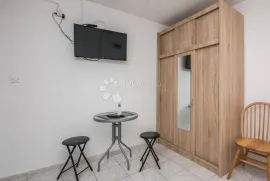 Apartman na Viru, Vir, شقة