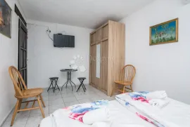 Apartman na Viru, Vir, شقة