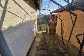 Dvije vikendice sa vinogradom na brijegu iznad Krapine!, Krapina - Okolica, Haus