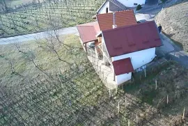 Dvije vikendice sa vinogradom na brijegu iznad Krapine!, Krapina - Okolica, Haus