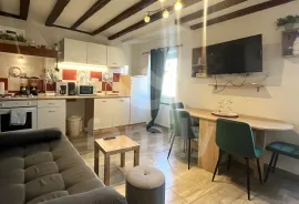 ŠARMANTAN NOVOUREĐEN STAN U CENTRU GRADA 50 M OD RIVE, Rovinj, Appartment