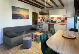 ŠARMANTAN NOVOUREĐEN STAN U CENTRU GRADA 50 M OD RIVE, Rovinj, Wohnung