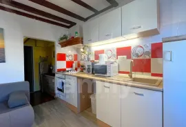 ŠARMANTAN NOVOUREĐEN STAN U CENTRU GRADA 50 M OD RIVE, Rovinj, Appartment