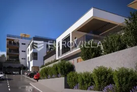 Primošten, prekrasna villa NKP 392.07 m2 s pogledom na more, Primošten, Maison