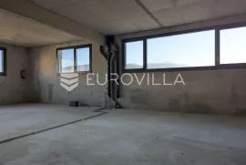 Split, Mejaši, roh-bau poslovni prostor ukupne površine 188 m2, Split, Propiedad comercial