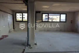 Split, Mejaši, roh-bau poslovni prostor ukupne površine 188 m2, Split, Immobili commerciali