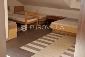 Pag, Novalja, tri apartmana u stambenoj zgradi, Novalja, Appartamento