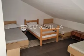 Pag, Novalja, tri apartmana u stambenoj zgradi, Novalja, Appartamento