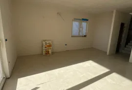 APARTMANI U NOVOGRADNJI UDALJENI 200 m OD MORA - SELINE, Starigrad, شقة