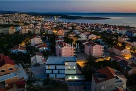 Otok Pag- Novalja- Atraktivan stan u prizemlju sa bazenom, Novalja, Apartamento