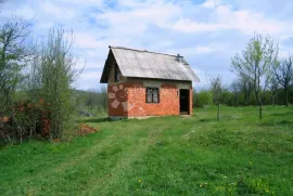 Kućica za bjeg od buke, Donji Lapac, Kuća