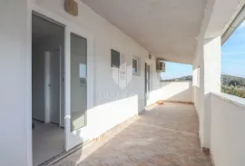 PRILIKA! Četiri apartmana na 100m od plaže u Rovinju, Rovinj, Appartamento