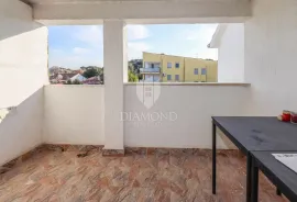 PRILIKA! Četiri apartmana na 100m od plaže u Rovinju, Rovinj, Appartamento