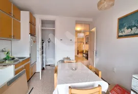 EKSKLUZIVNO TROSOBAN STAN SA DVIJE TERASE I GARAŽOM, Pula, Apartamento