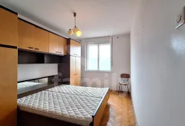 EKSKLUZIVNO TROSOBAN STAN SA DVIJE TERASE I GARAŽOM, Pula, Apartamento