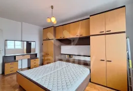 EKSKLUZIVNO TROSOBAN STAN SA DVIJE TERASE I GARAŽOM, Pula, Apartamento