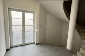 TOP SMJEŠTAJ ZA 60 OSOBA- LOKACIJA VRHUNSKA!!, House