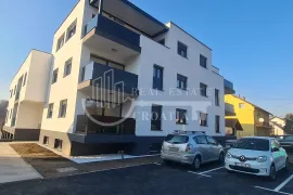 Najam, Sesvete, dizajnerski uređen stan+ garaža, Zagreb, Appartment