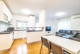 Zagreb, Trnje, trosoban stan NKP 60 m2 + GPM, Zagreb, Apartamento