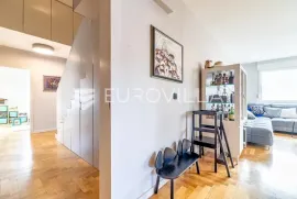 Zagreb, Vrhovec komforan četverosoban stan 147m2 na 3.katu, Zagreb, Flat