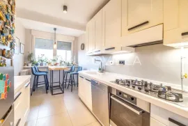 Zagreb, Vrhovec komforan četverosoban stan 147m2 na 3.katu, Zagreb, Flat