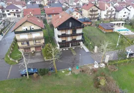 KUĆA - PETRIĆEVAC - 452 m2, Banja Luka, Haus