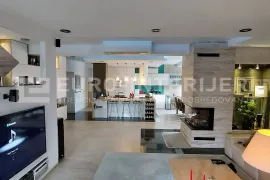 Stan Stenjevec, atraktivan dizajnerski Penthouse pov. 135 m2 + terasa, Zagreb, Apartamento