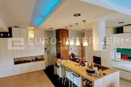 Stan Stenjevec, atraktivan dizajnerski Penthouse pov. 135 m2 + terasa, Zagreb, Flat