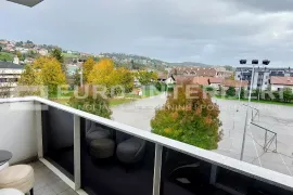 Stan Stenjevec, atraktivan dizajnerski Penthouse pov. 135 m2 + terasa, Zagreb, Apartamento