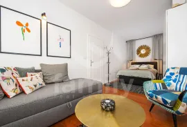 IZNIMNA DVA APARTMANA TIK DO MORA, Rovinj, Appartment