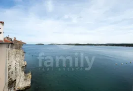 IZNIMNA DVA APARTMANA TIK DO MORA, Rovinj, Appartment