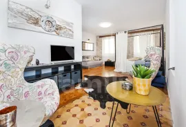 IZNIMNA DVA APARTMANA TIK DO MORA, Rovinj, Appartment