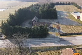 Prostrano zemljište sa starom kućom u okolici Jastrebarskog, Jastrebarsko - Okolica, Terreno