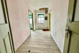 Grižane - Starina za adaptaciju, 250 m2, 3 objekta, Vinodolska Općina, House