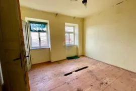 Grižane - Starina za adaptaciju, 250 m2, 3 objekta, Vinodolska Općina, House