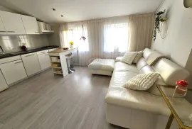 Rovinj,6km od centra,predivan stan s parking mjestom, Rovinj, Appartement