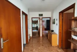 Kuća PRODAJA 294 m2, Banfica 900 €/m2, Varaždin, Famiglia