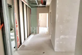 Pula prizemnica 250m2, grijani bazen, podrum 70m2 !, Pula, Casa