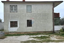 Istra, Umag centar, kuća s puno potencijala, Umag, Famiglia